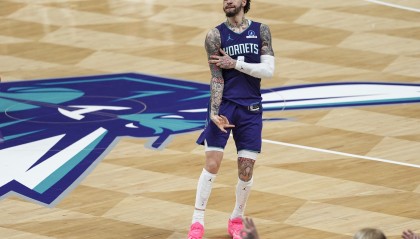 雷速官网-不得了哦！黄蜂近19战16胜 连续6场至少赢15+比肩17-18赛季勇士